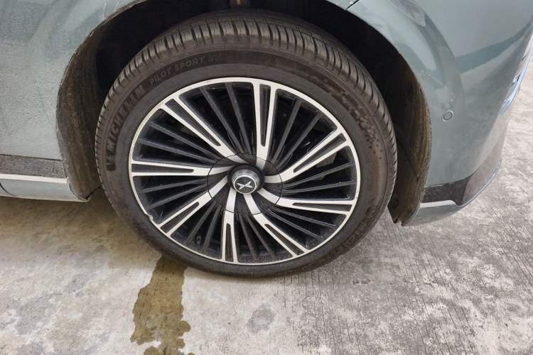 Used XPeng G9 2024 702 Max Right Front Wheel Hub