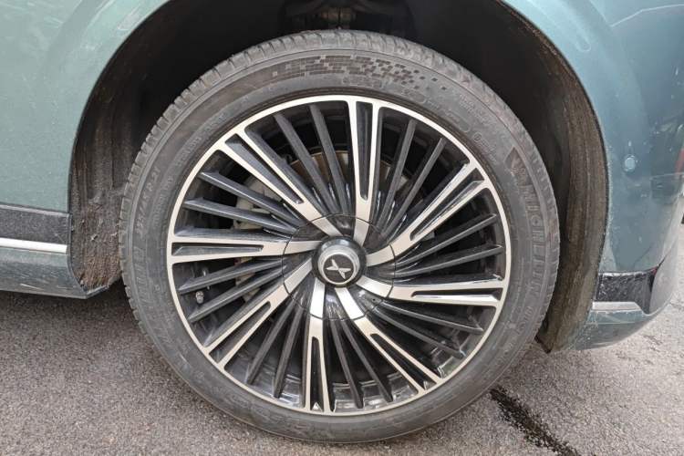 Used XPeng G9 2024 702 Max Right Front Wheel Hub