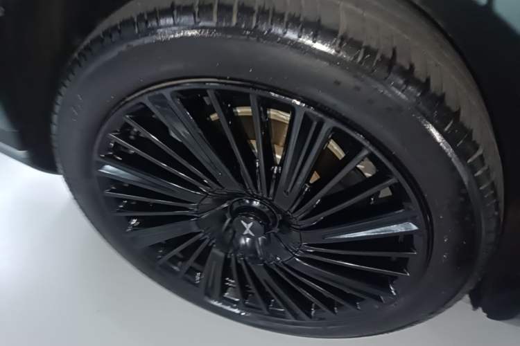 Used XPeng G9 2024 650 Max Right Rear Wheel Hub