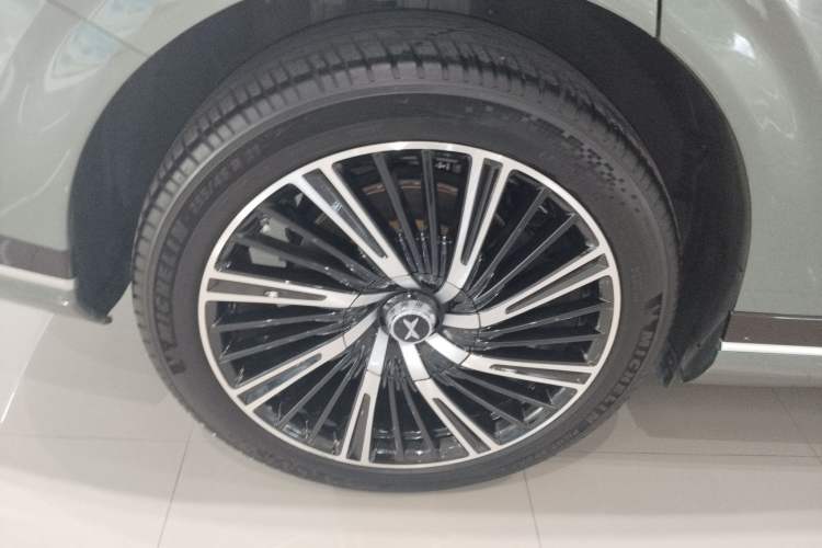 Used XPeng G9 2024 570 Max Right Rear Wheel Hub