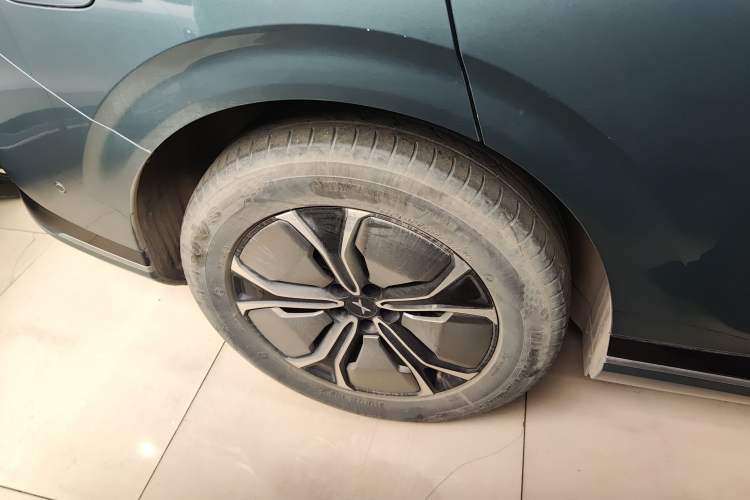 Used XPeng G9 2024 570 Pro Right Rear Wheel Hub