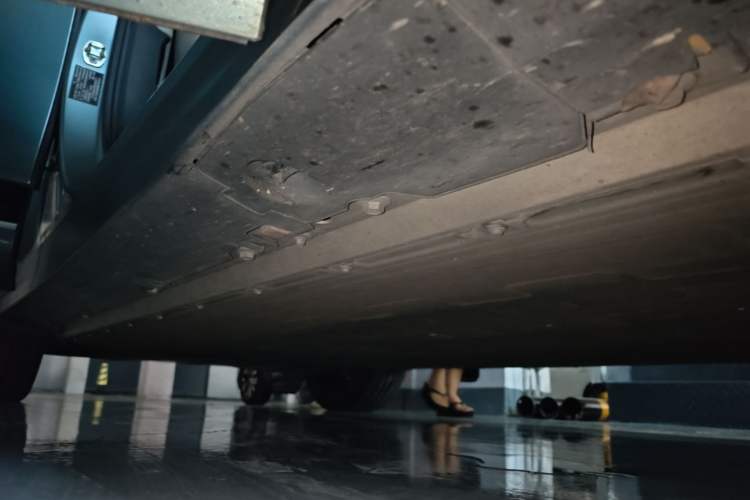 Used XPeng G9 2024 570 Max Right Side Sill