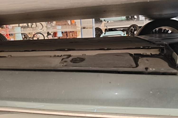 Used XPeng G9 2024 570 Max Right Side Sill