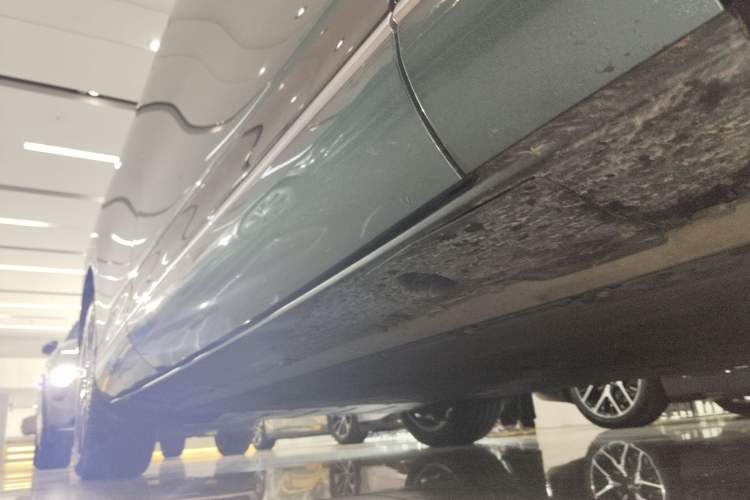 Used XPeng G9 2024 570 Max Right Side Sill