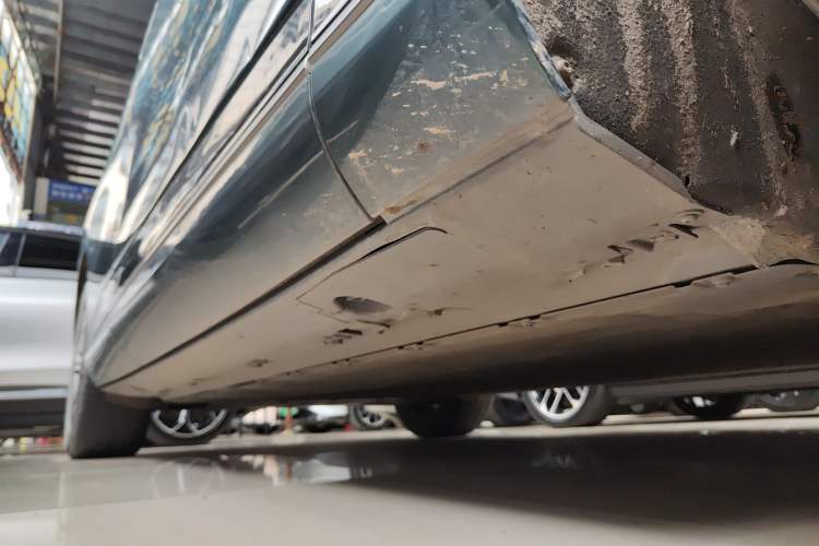 Used XPeng G9 2024 570 Pro Right Side Sill