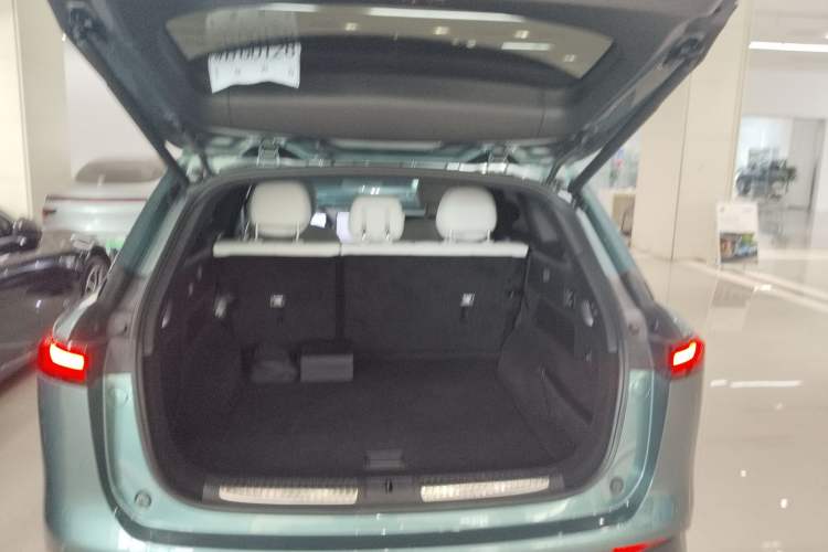 Used XPeng G9 2024 570 Max Trunk