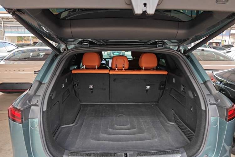 Used XPeng G9 2024 570 Max Trunk