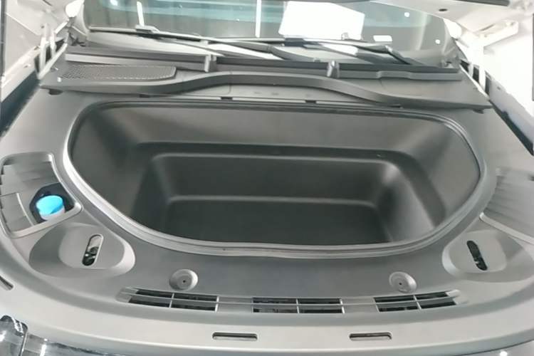 Used XPeng G9 2024 570 Max Engine Bay