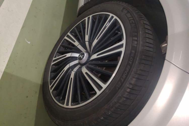 Used XPeng G9 2024 570 Max Right Front Wheel Hub