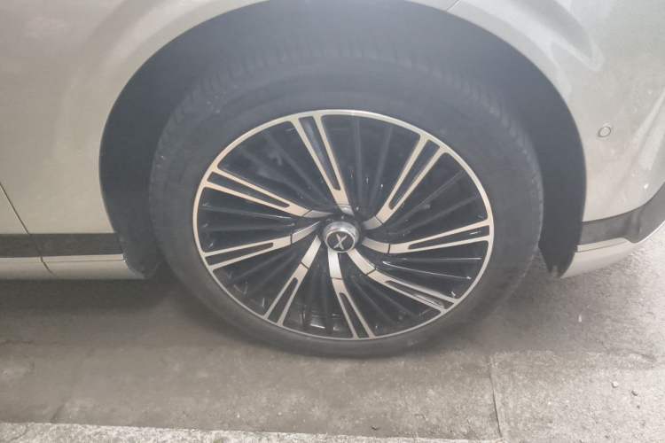 Used XPeng G9 2024 702 Max Right Front Wheel Hub