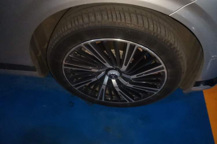 Used XPeng G9 2024 570 Max Right Front Wheel Hub