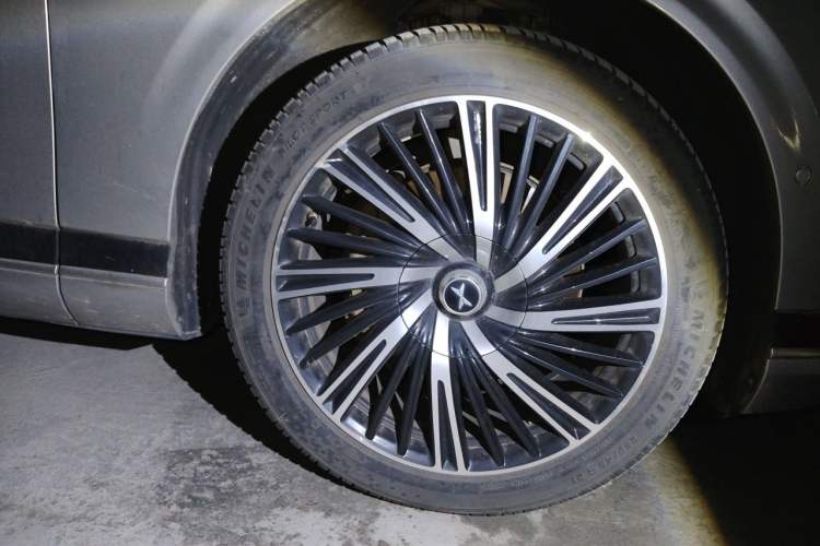 Used XPeng G9 2024 570 Max Right Front Wheel Hub