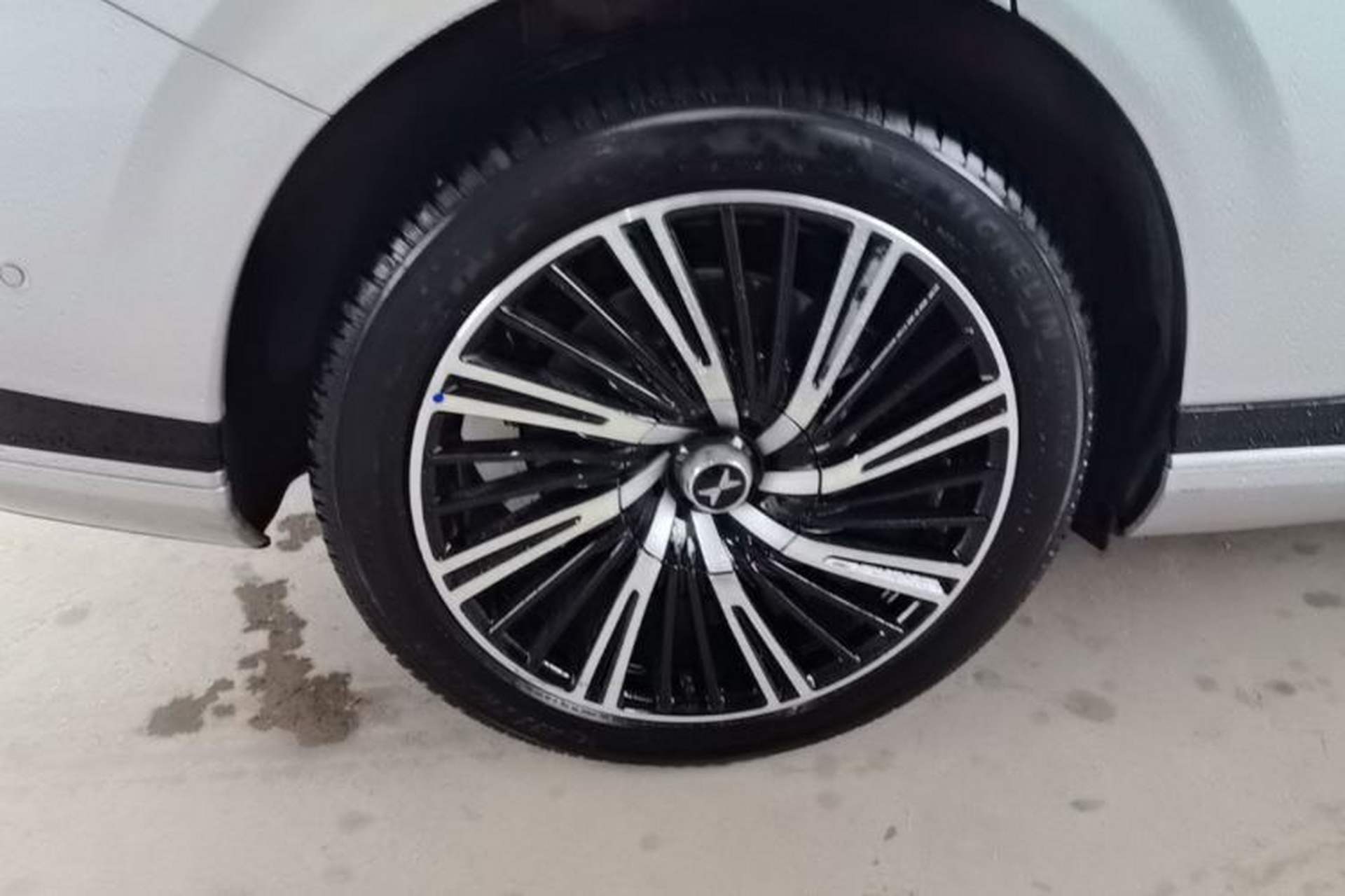 Used XPeng G9 2024 570 Max Right Rear Wheel Hub