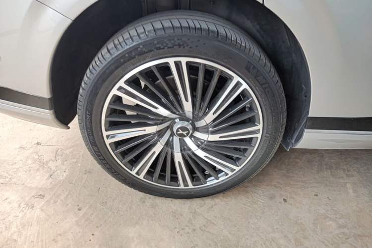 Used XPeng G9 2024 702 Max Right Rear Wheel Hub