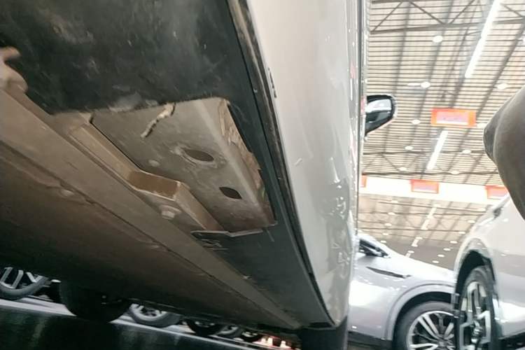 Used XPeng G9 2024 570 Max Right Side Sill