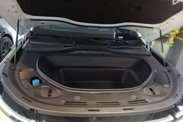 Used XPeng G9 2024 570 Max Engine Bay