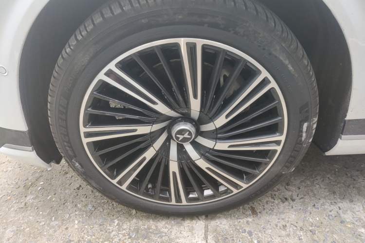 Used XPeng G9 2024 702 Max Exterior 4