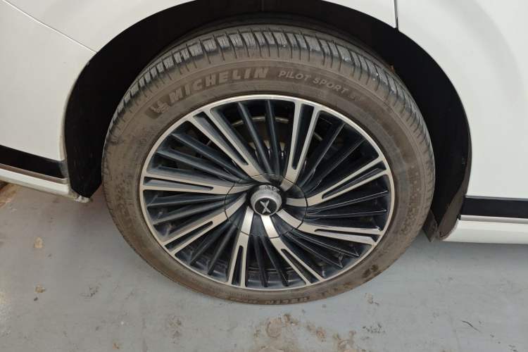 Used XPeng G9 2024 570 Pro Exterior 4