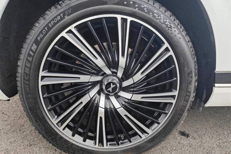 Used XPeng G9 2024 570 Max Exterior 8