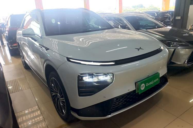 Used XPeng G9 2024 570 Max Front Right 45 Deg
