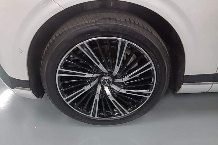 Used XPeng G9 2024 570 Pro Left Front Wheel Hub