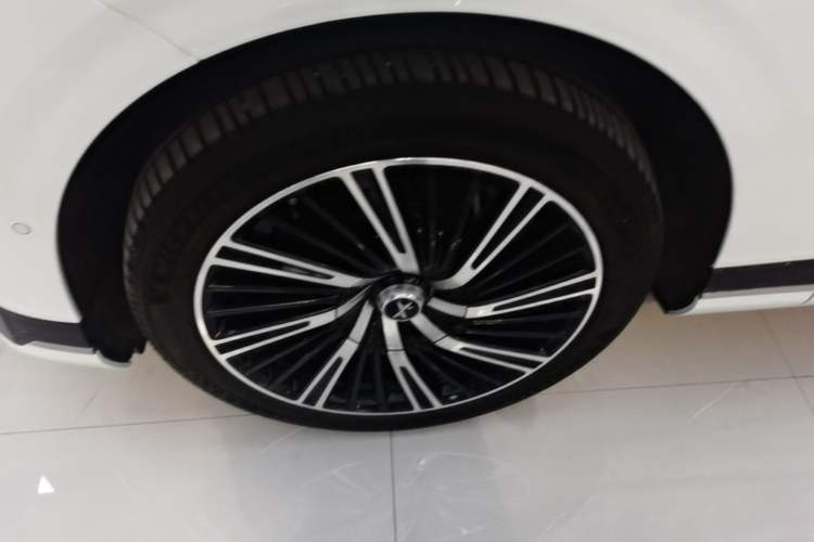 Used XPeng G9 2024 570 Pro Left Front Wheel Hub