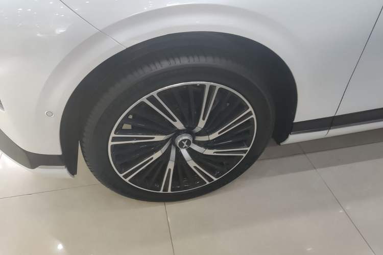 Used XPeng G9 2024 570 Max Left Front Wheel Hub