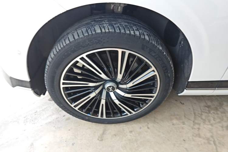 Used XPeng G9 2024 570 Max Left Front Wheel Hub