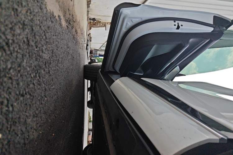 Used XPeng G9 2024 570 Max Left Side Sill