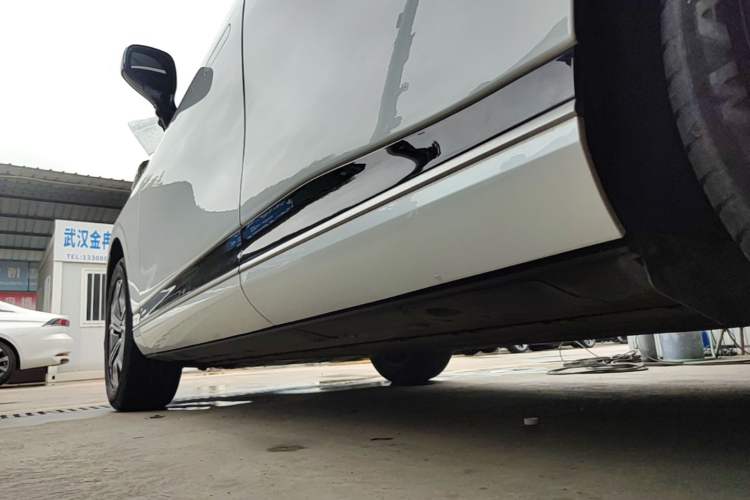 Used XPeng G9 2024 570 Pro Left Side Sill