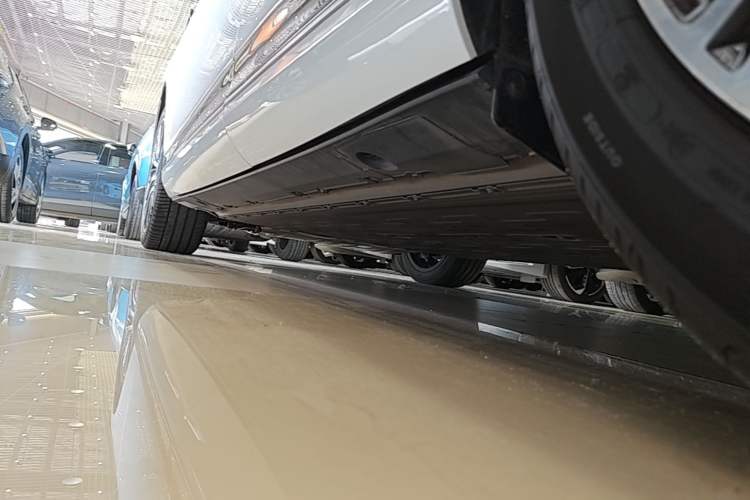 Used XPeng G9 2024 570 Max Left Side Sill