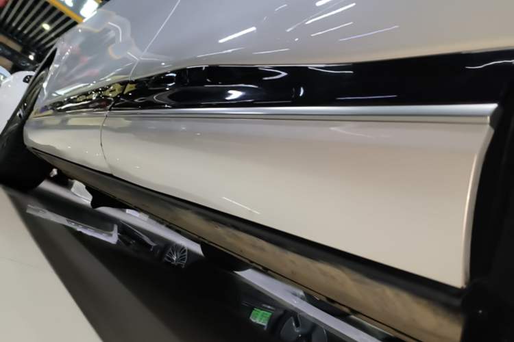 Used XPeng G9 2024 570 Pro Left Side Sill