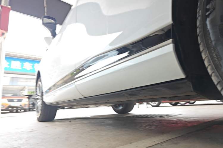 Used XPeng G9 2024 570 Max Left Side Sill