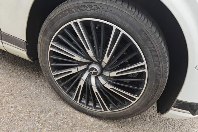 Used XPeng G9 2024 650 Max Right Front Wheel Hub