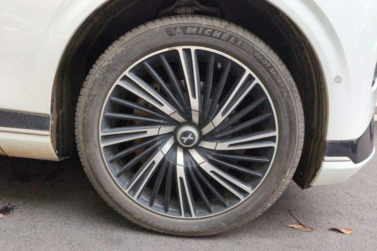 Used XPeng G9 2024 702 Max Right Front Wheel Hub