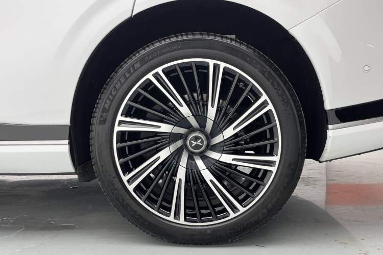 Used XPeng G9 2024 570 Pro Right Rear Wheel Hub