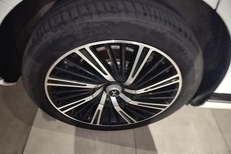 Used XPeng G9 2024 570 Max Right Rear Wheel Hub