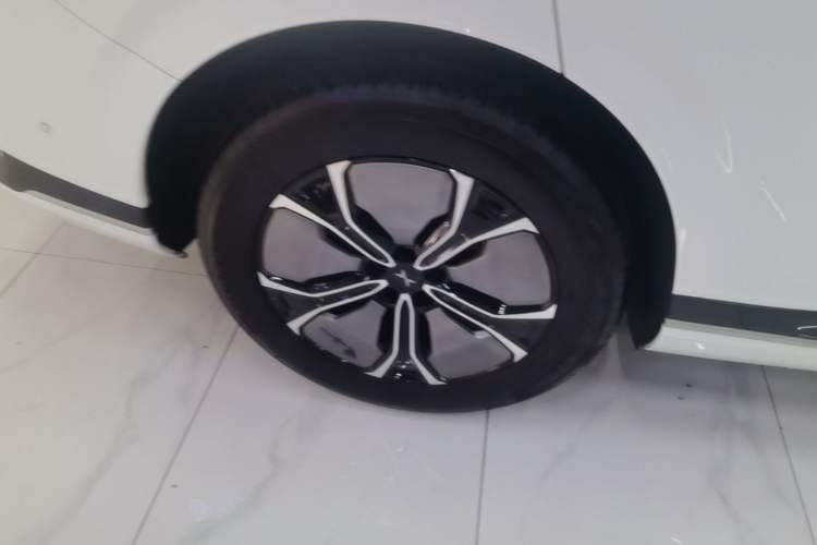 Used XPeng G9 2024 570 Pro Right Rear Wheel Hub