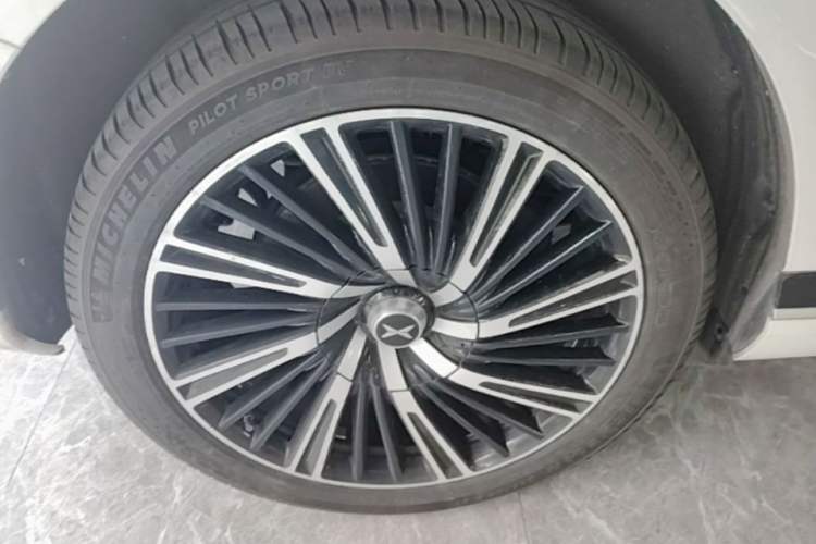 Used XPeng G9 2024 570 Max Right Rear Wheel Hub