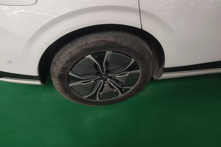 Used XPeng G9 2024 570 Pro Right Rear Wheel Hub