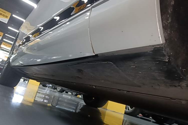 Used XPeng G9 2024 570 Pro Right Side Sill