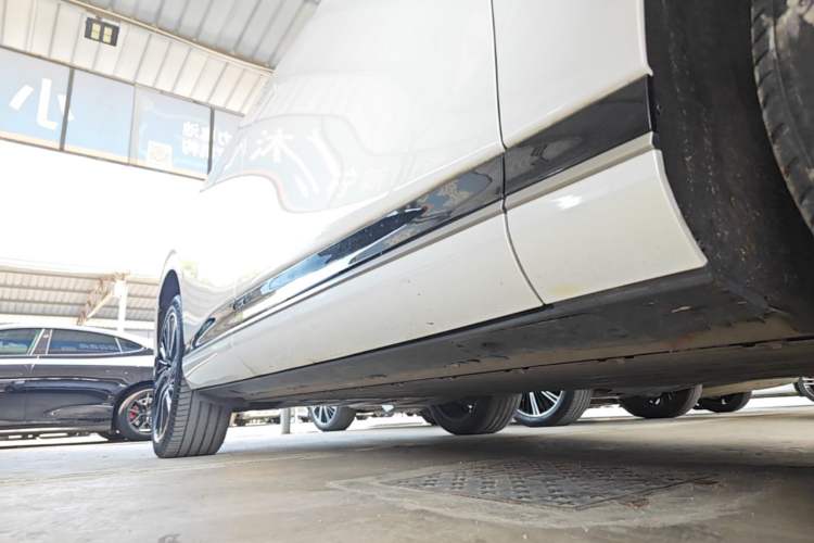 Used XPeng G9 2024 570 Max Right Side Sill