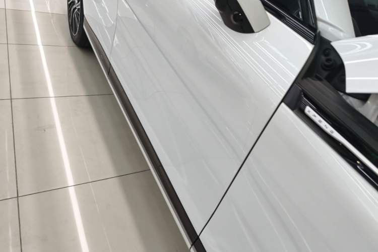 Used XPeng G9 2024 570 Max Right Side Sill