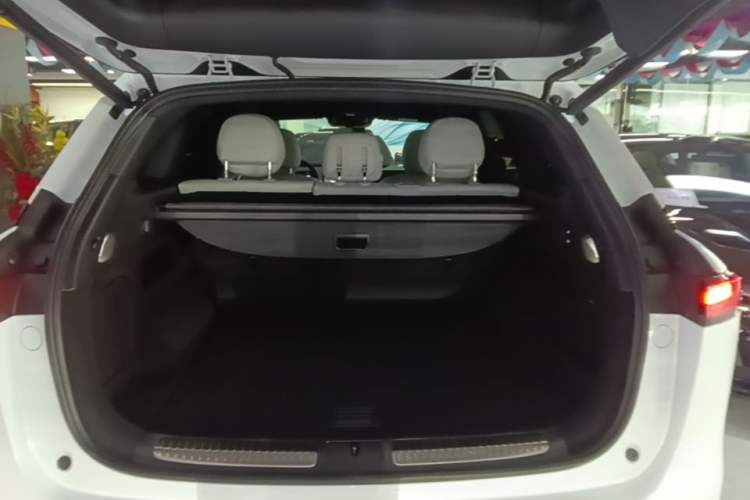 Used XPeng G9 2024 570 Max Trunk