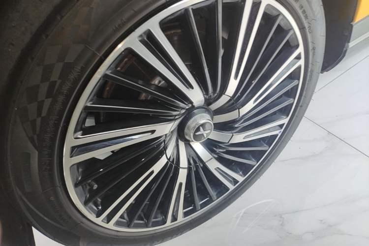 Used XPeng G9 2024 570 Max Left Front Wheel Hub