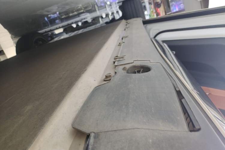 Used XPeng G9 2024 570 Max Left Side Sill