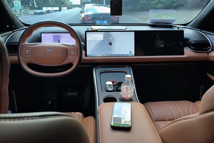 Used XPeng G9 2025 725 with Ultra-Long Range Max Center Console