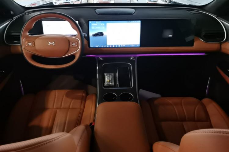 Used XPeng G9 2025 725 with Ultra-Long Range Max Center Console