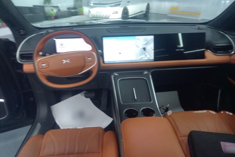 Used XPeng G9 2025 625 Long-Range Max Center Console