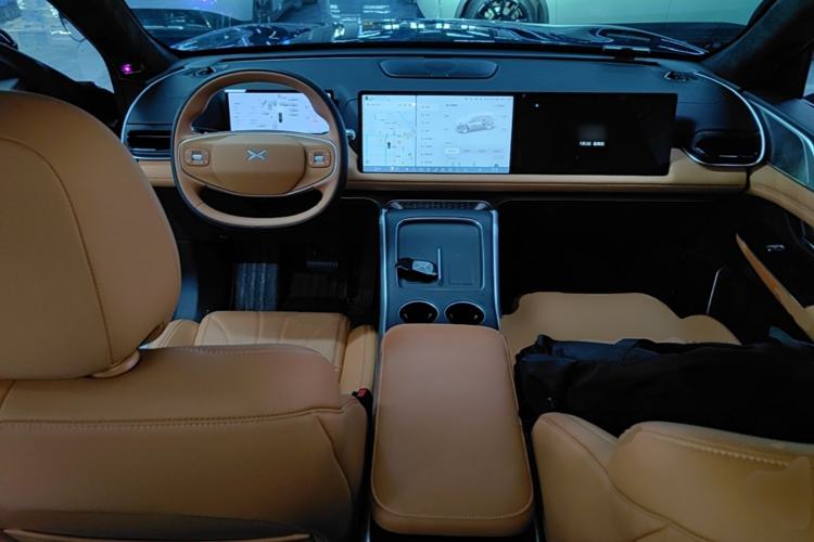 Used XPeng G9 2025 625 Long-Range Max Center Console
